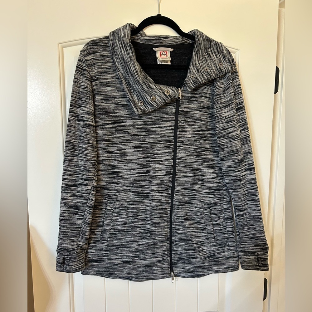 Avalanche Thermal Layer Lightweight Jacket. Size Medium. Gorpcore.